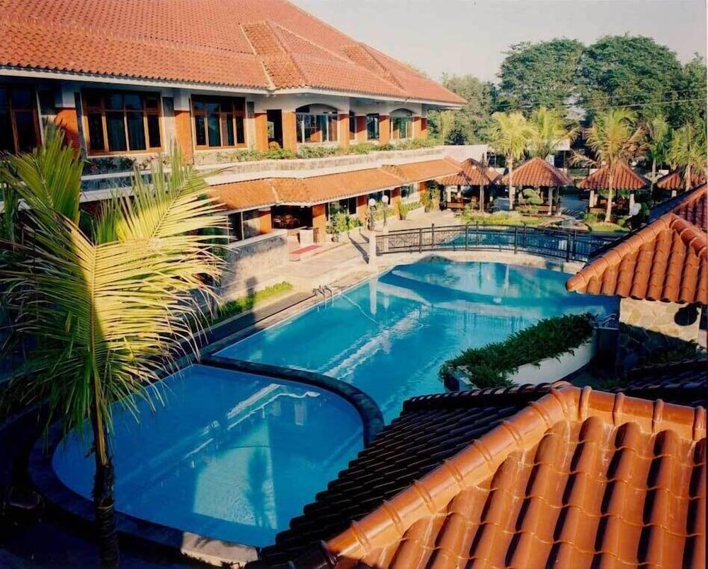 Pondok Serrata Hotel Semarang Extérieur photo