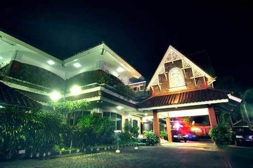 Pondok Serrata Hotel Semarang Extérieur photo